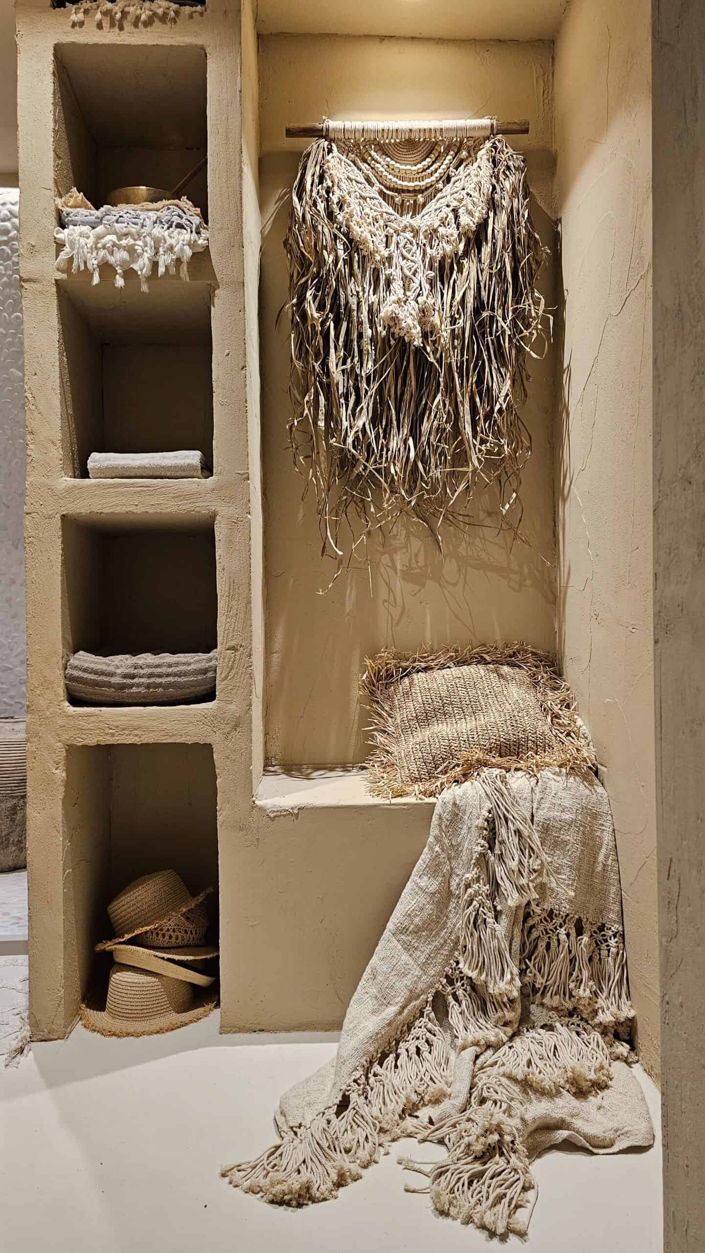 LINEN PLAID WITH MACRAME FRINGES
