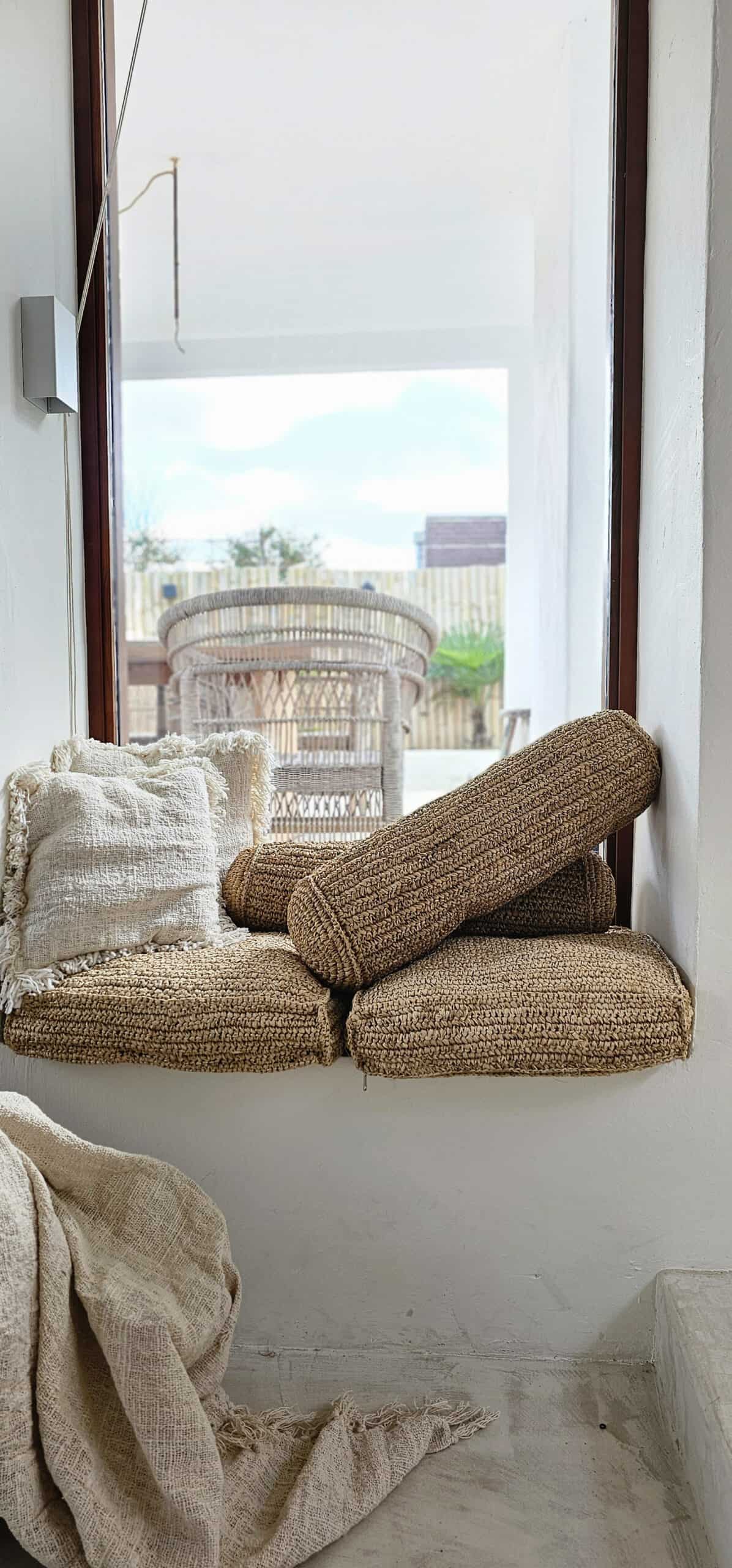 CUSHION ROLLER