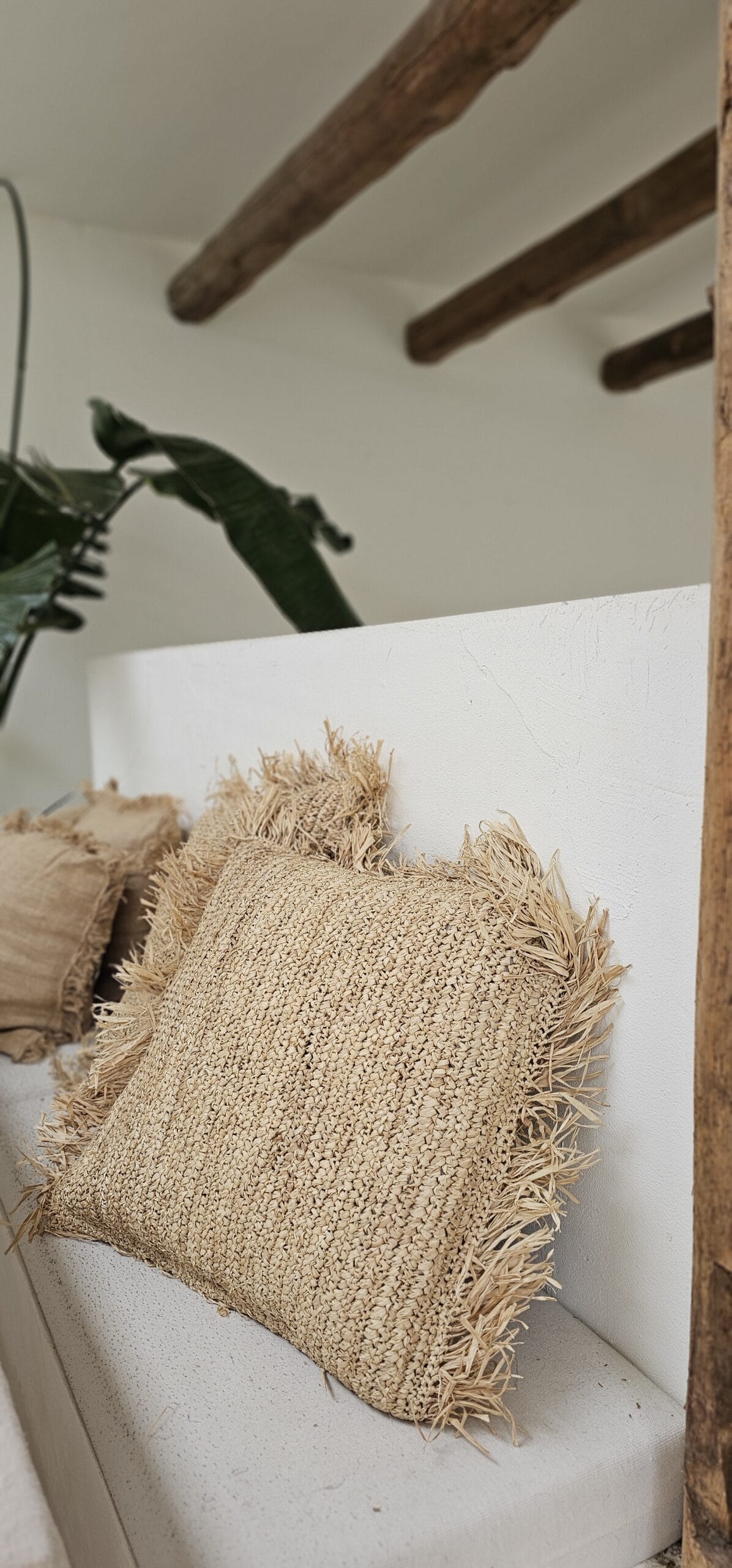 CUSHION RAFFIA WITH FRINGES L