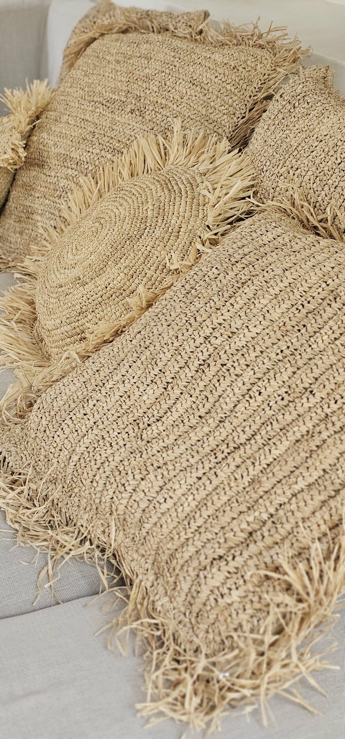 CUSHION RAFFIA WITH FRINGES L