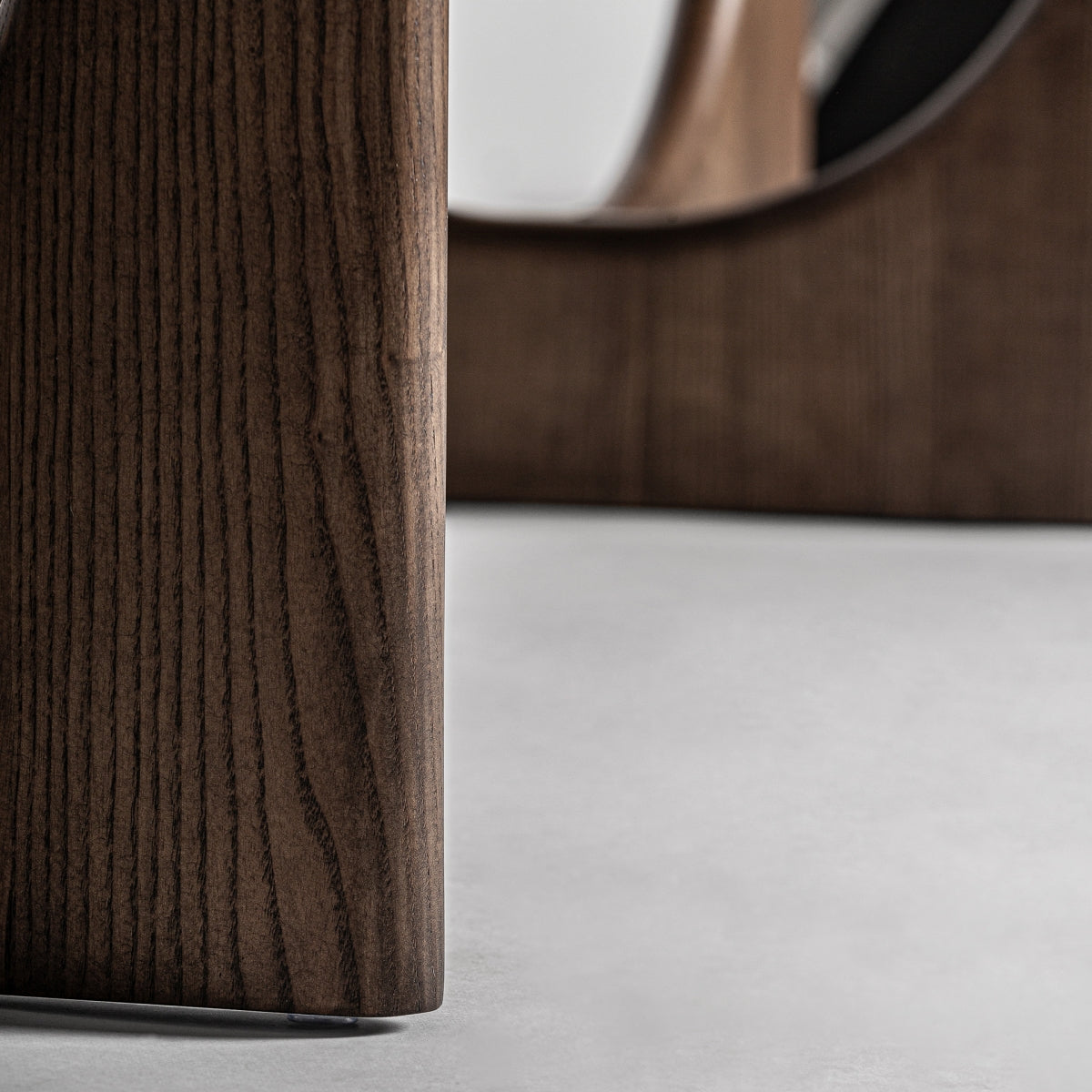 LENNIK DINING TABLE
