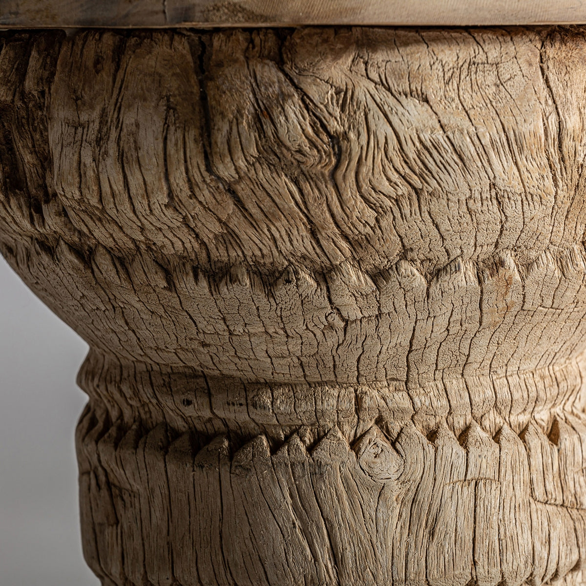 UNIQUE BESAKOA SIDE TABLE