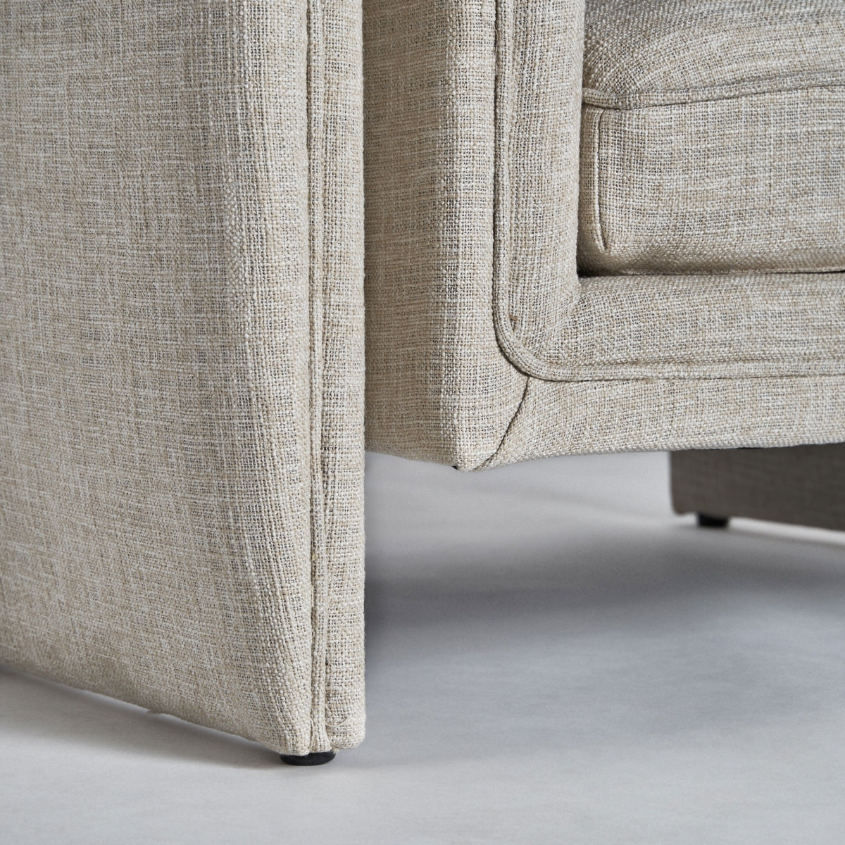 KARKA ARMCHAIR