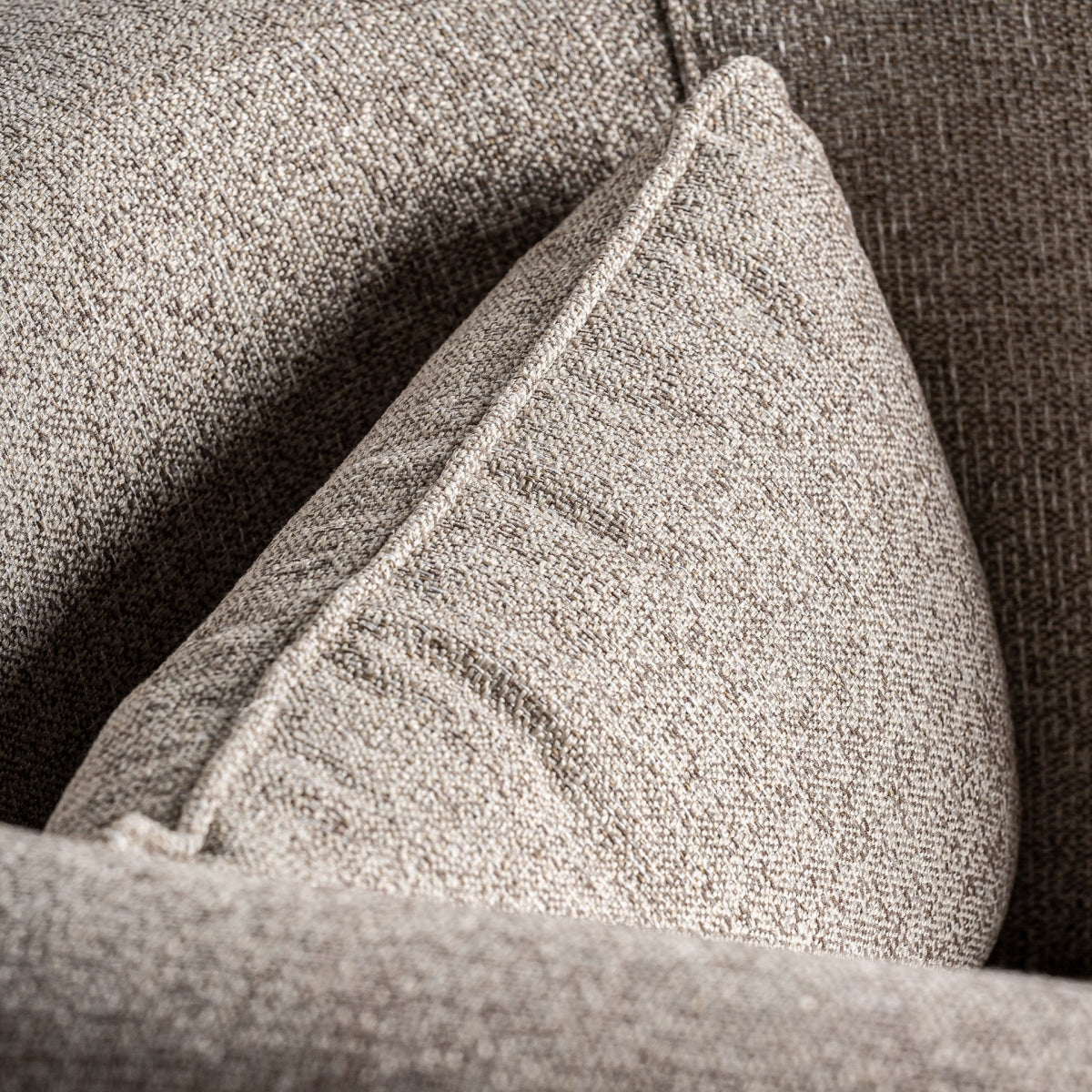LEIWEN ARMCHAIR