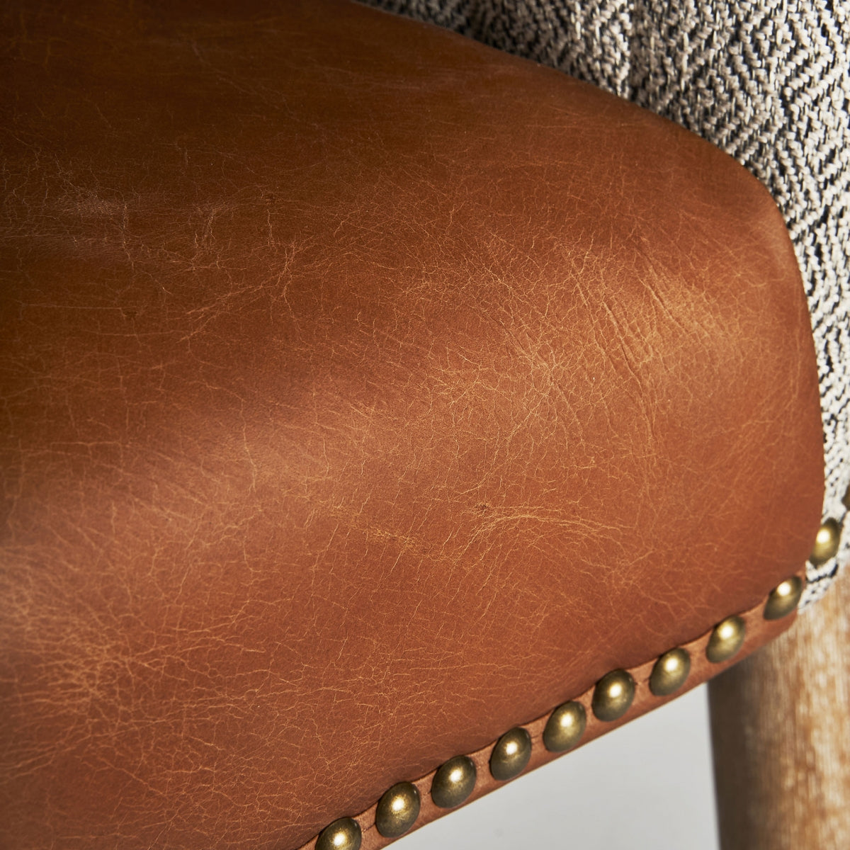 ELEGANT NEIVE ARMCHAIR