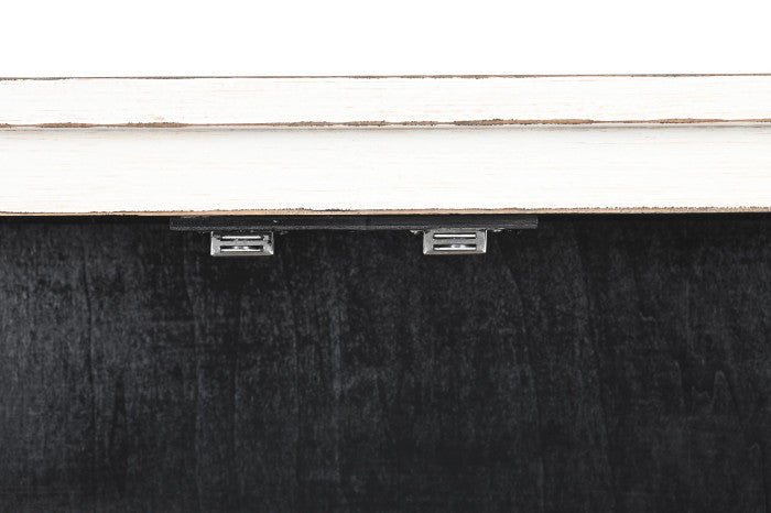 LACQUERED WHITE