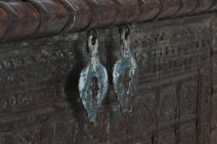 ANTIQUE INDIAN DOWRY CHEST