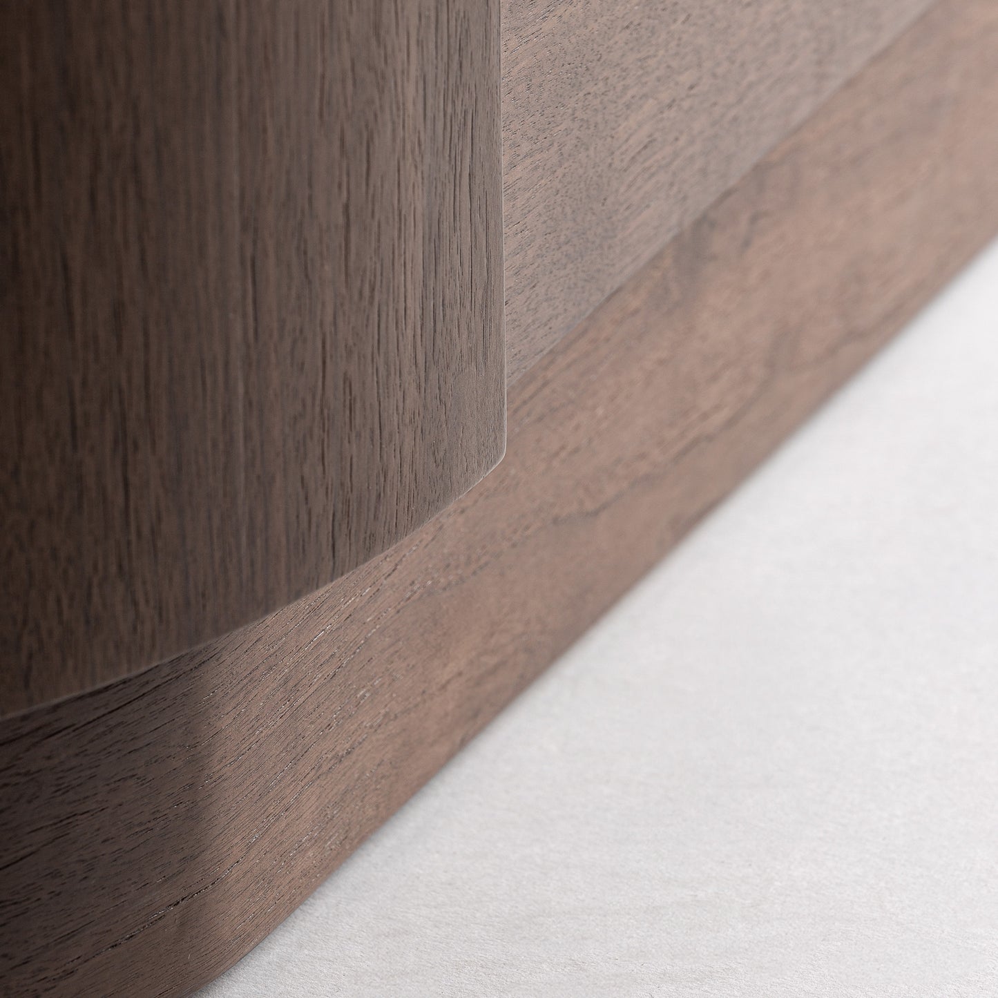 GISWIL CHEST OF DRAWERS