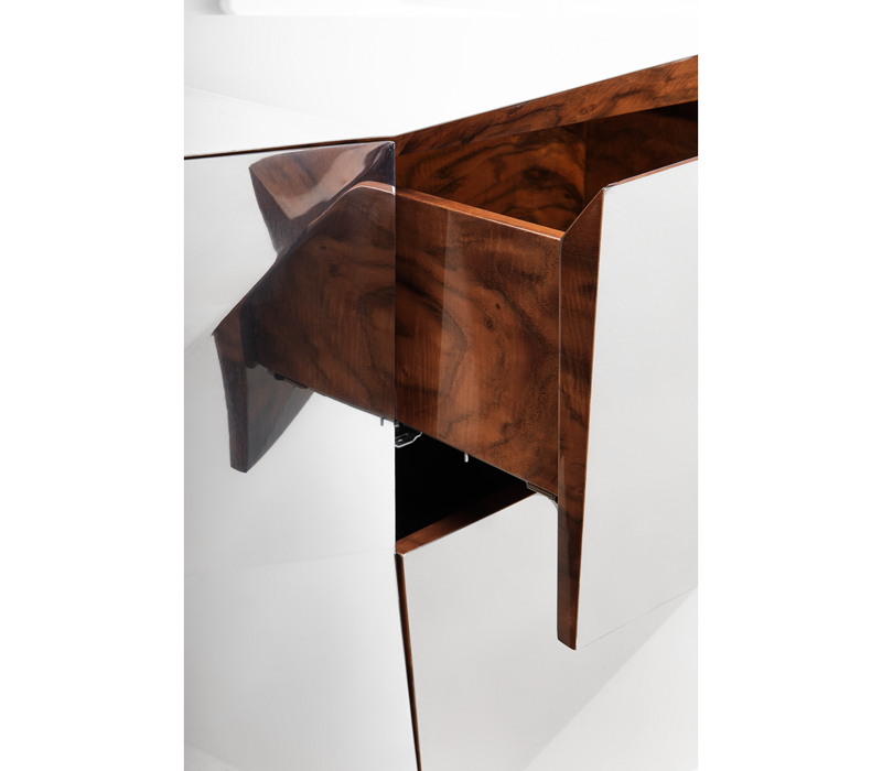 DIAMOND SIDEBOARD