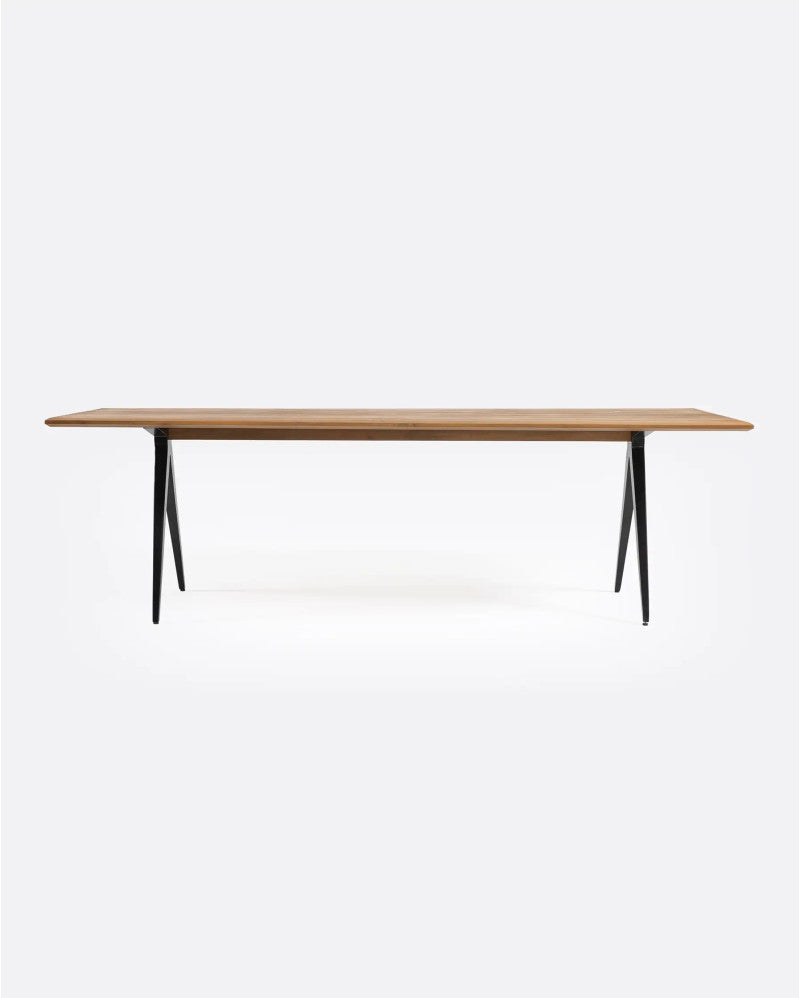 DADA DINING TABLE