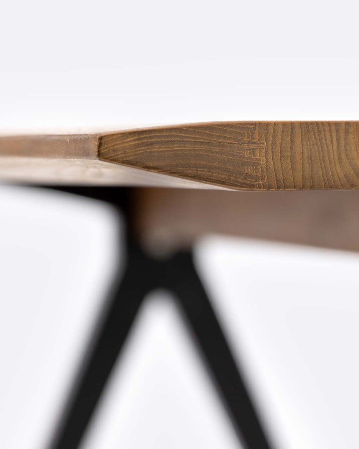 DADA DINING TABLE