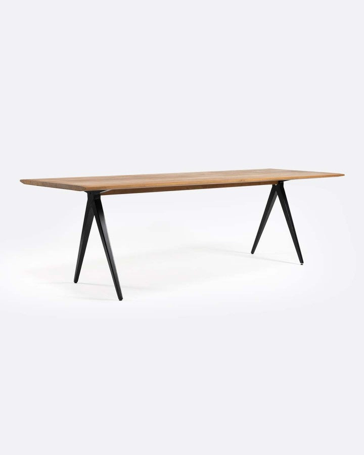 DADA DINING TABLE