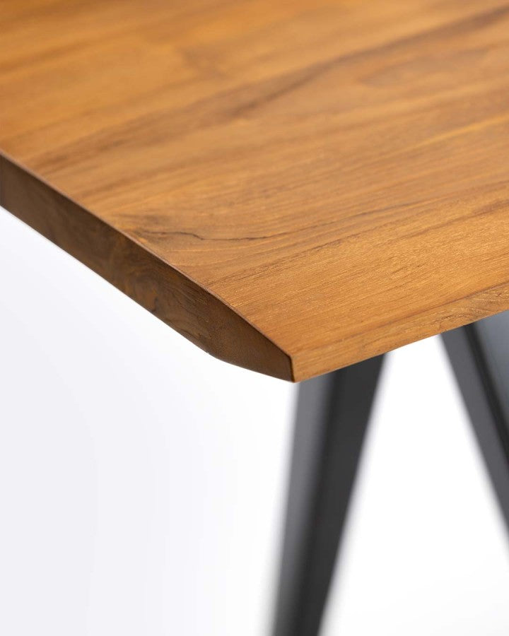 DADA DINING TABLE