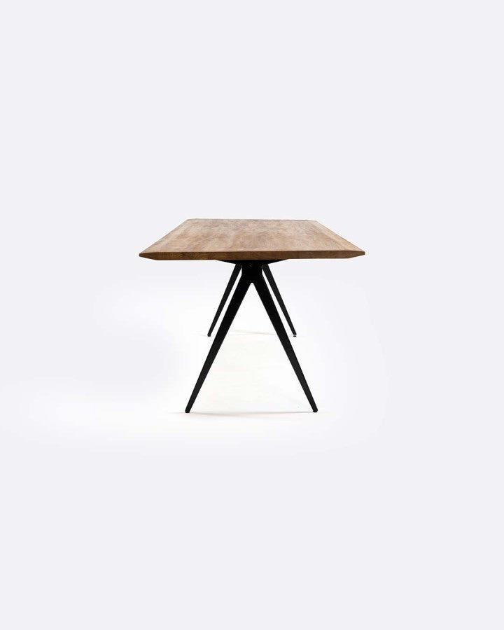 DADA DINING TABLE