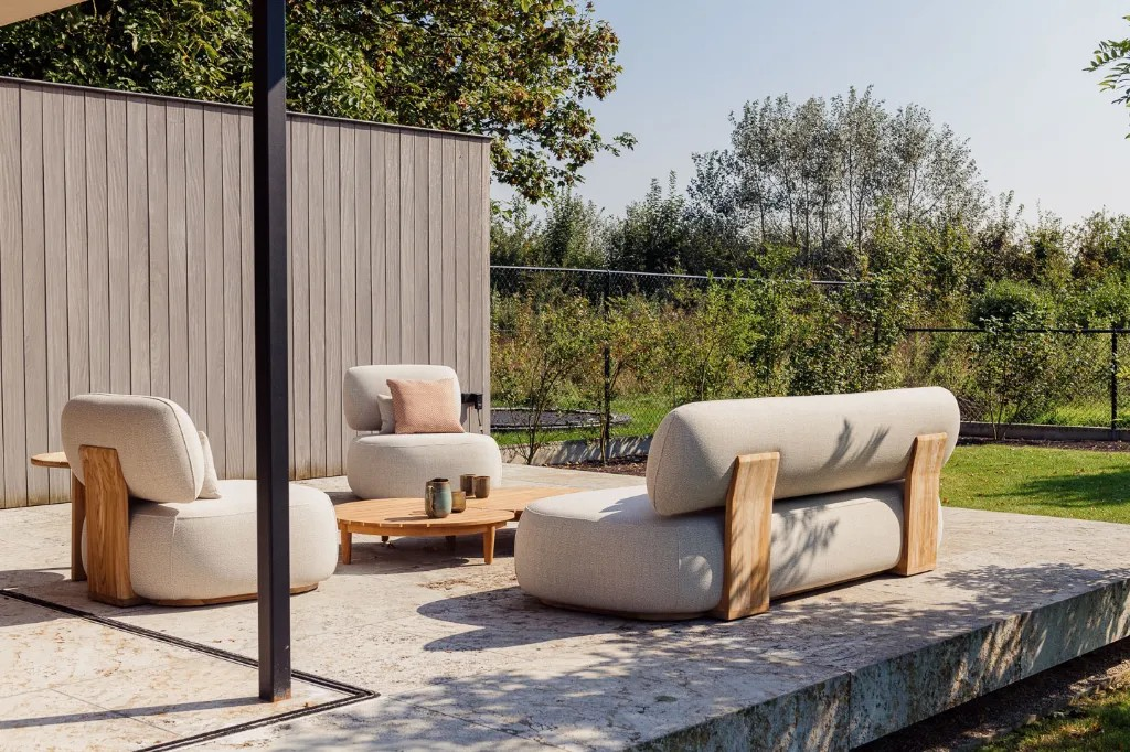 OUTDOOR ARMCHAIR RUBY