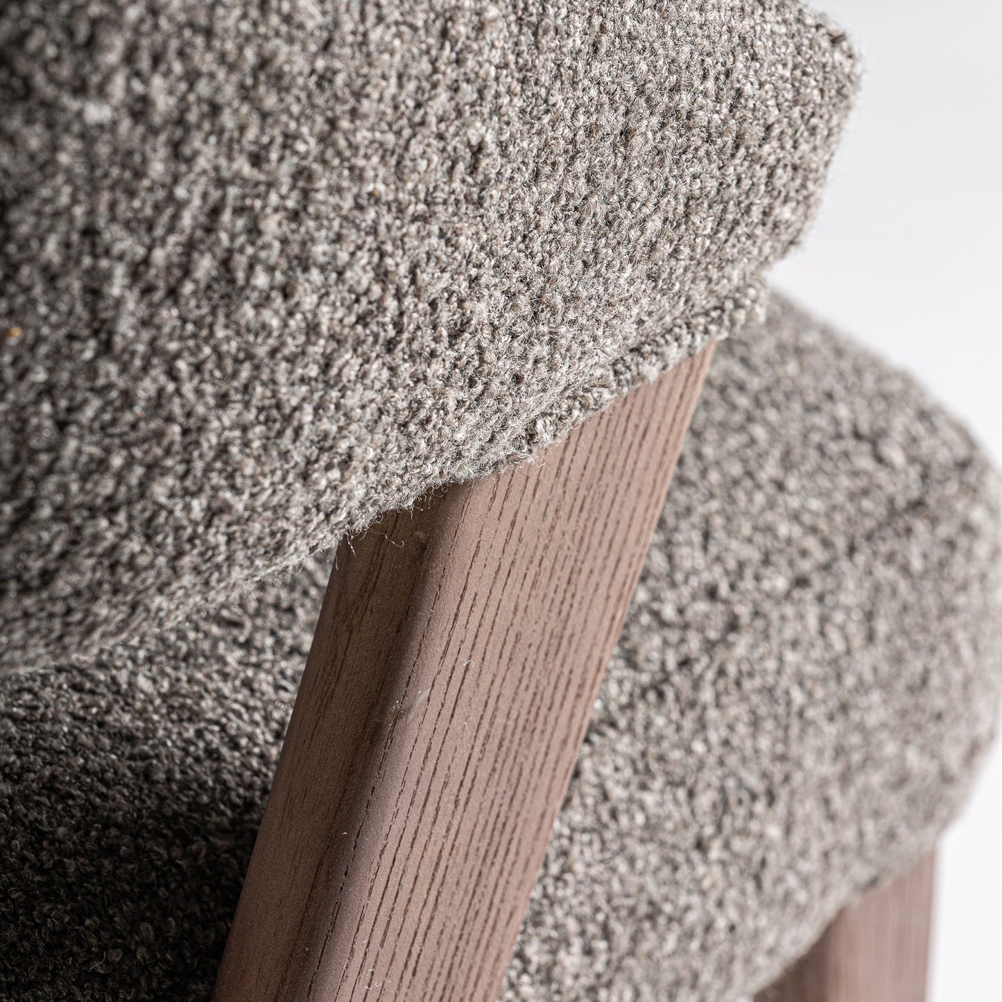 VENEY CHAIR