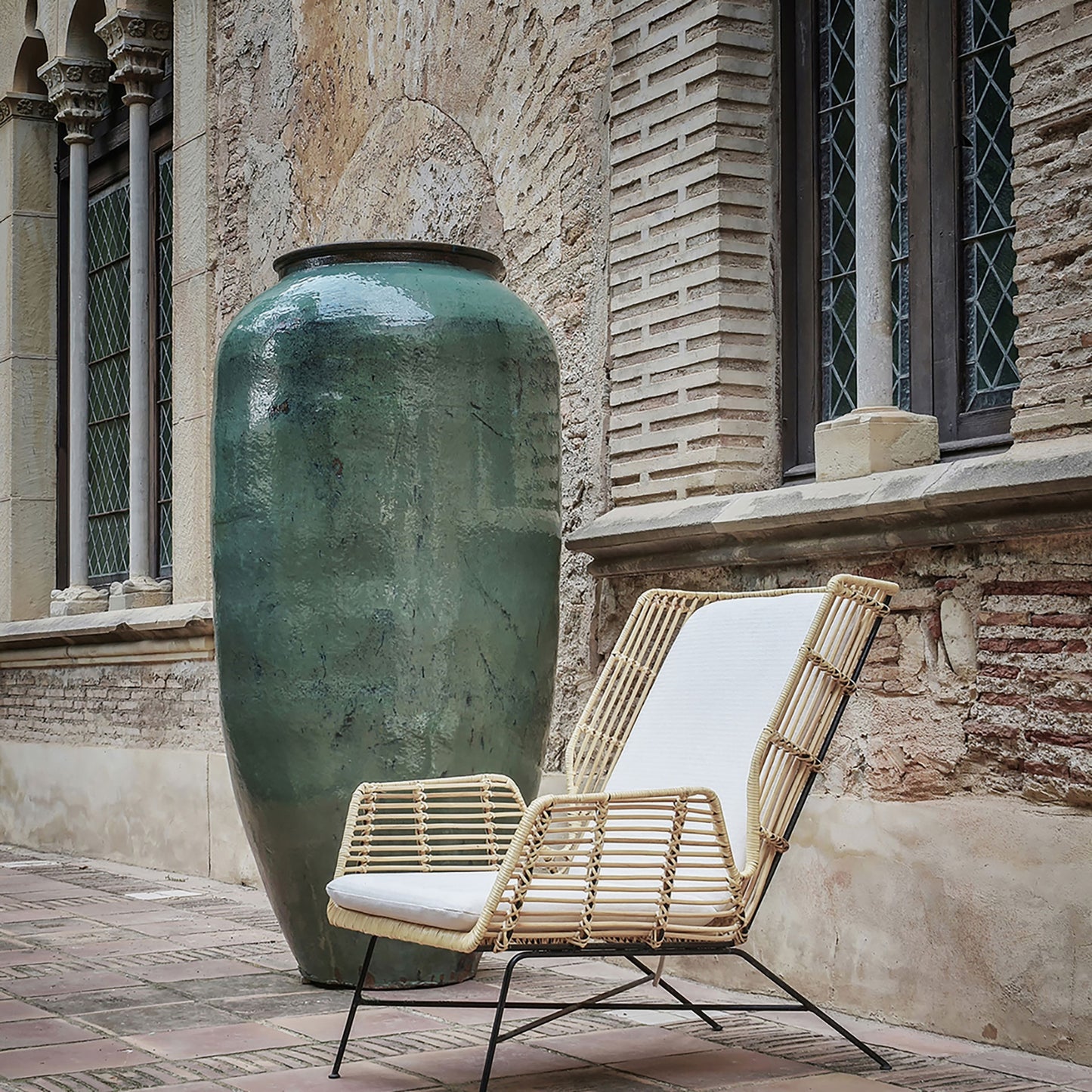 UNIQUE CHAN VASE 156cm