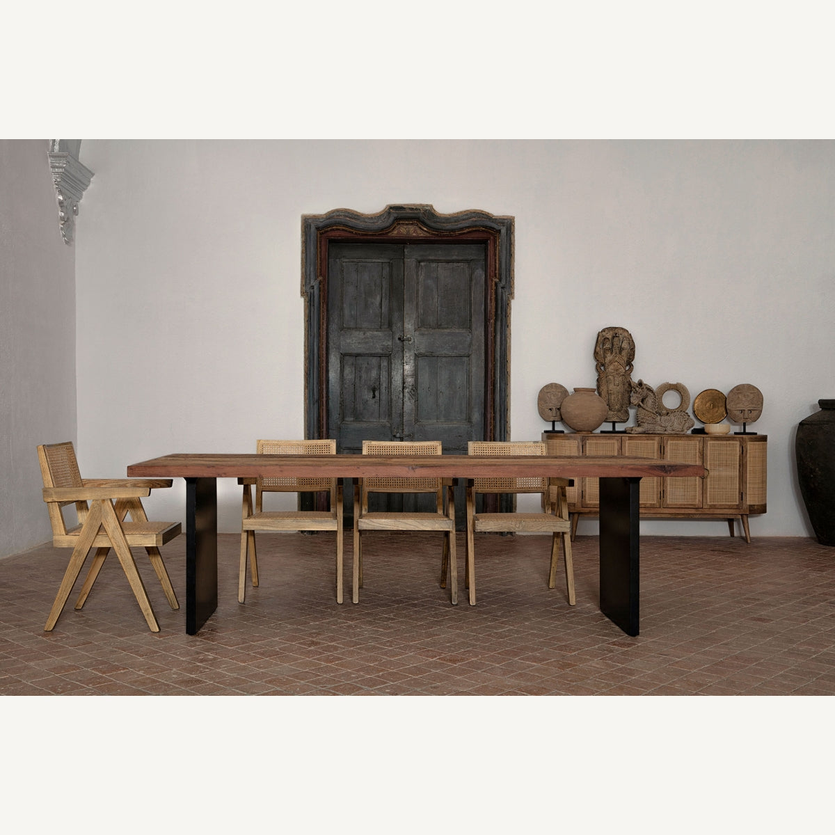 UZOR DINING TABLE 250