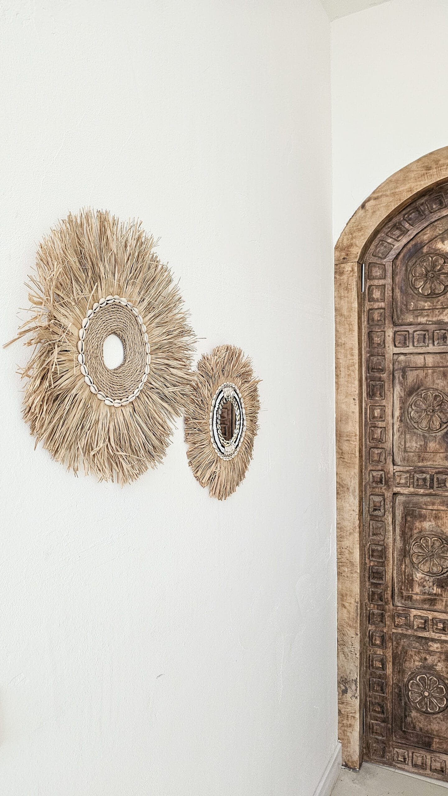 RAFFIA WALL MIRROR