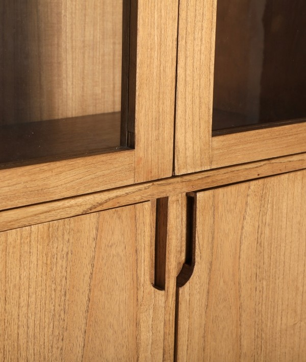 СТЪКЛЕН ШКАФ KAMENZ