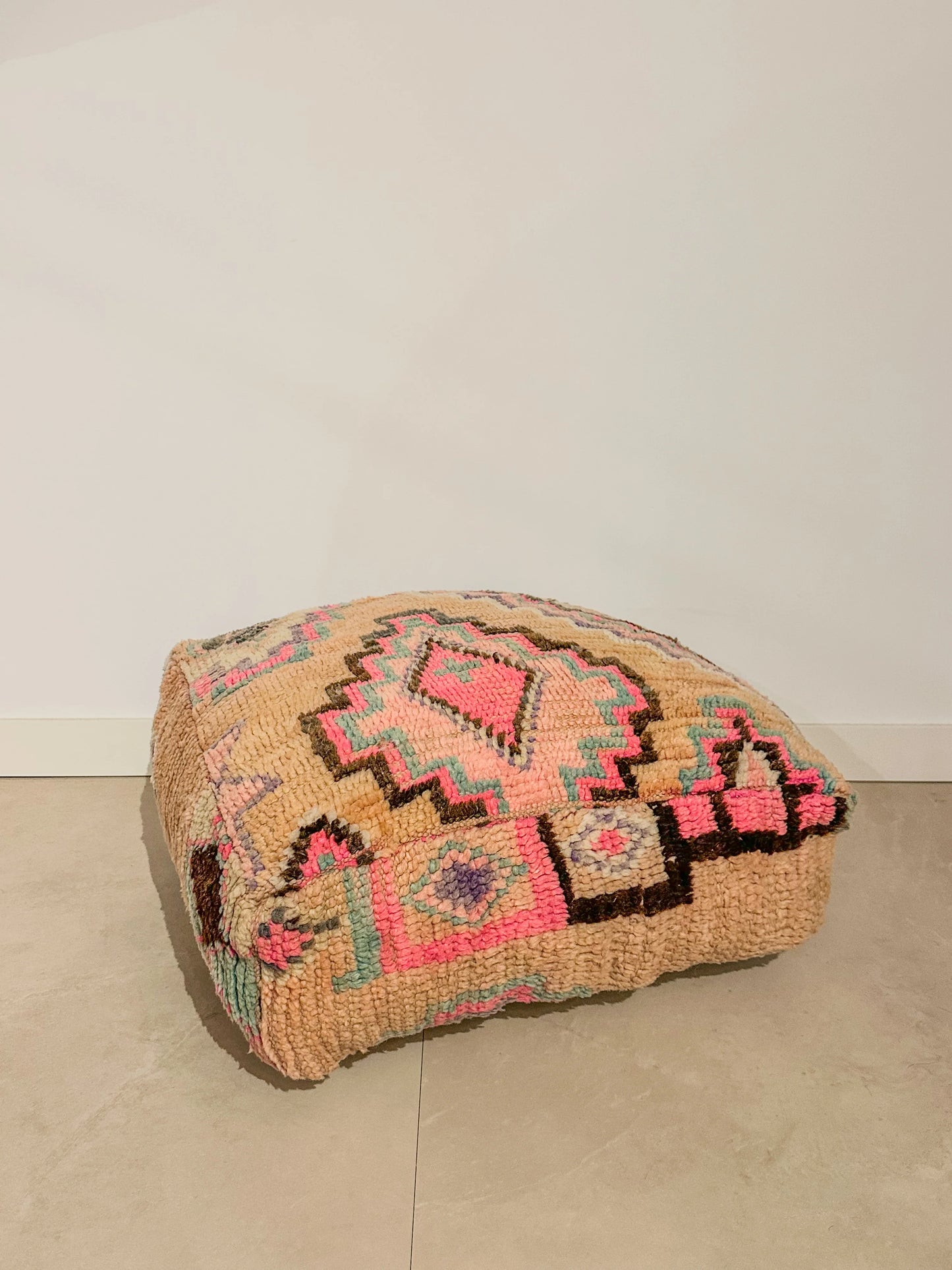 МАРОКАНСКИ ВЪЛНЕН ПУФ 43