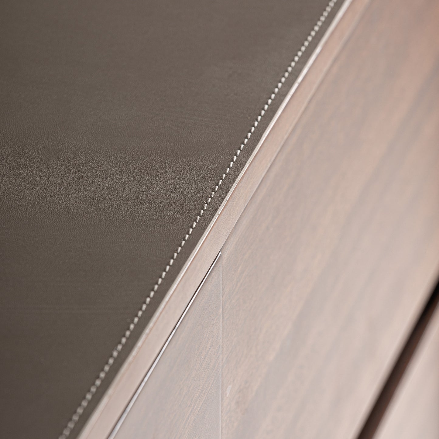 GISWIL CHEST OF DRAWERS