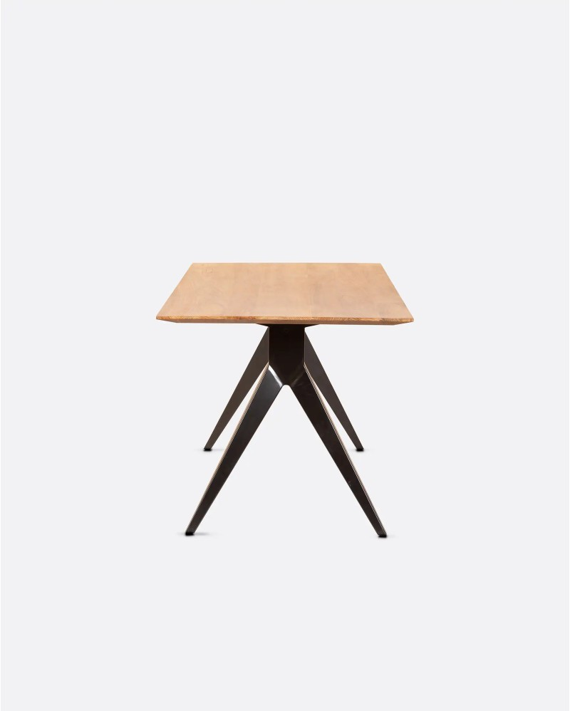 MAJESTI DINING TABLE
