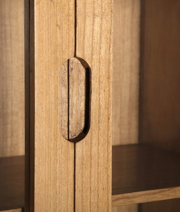 СТЪКЛЕН ШКАФ KAMENZ