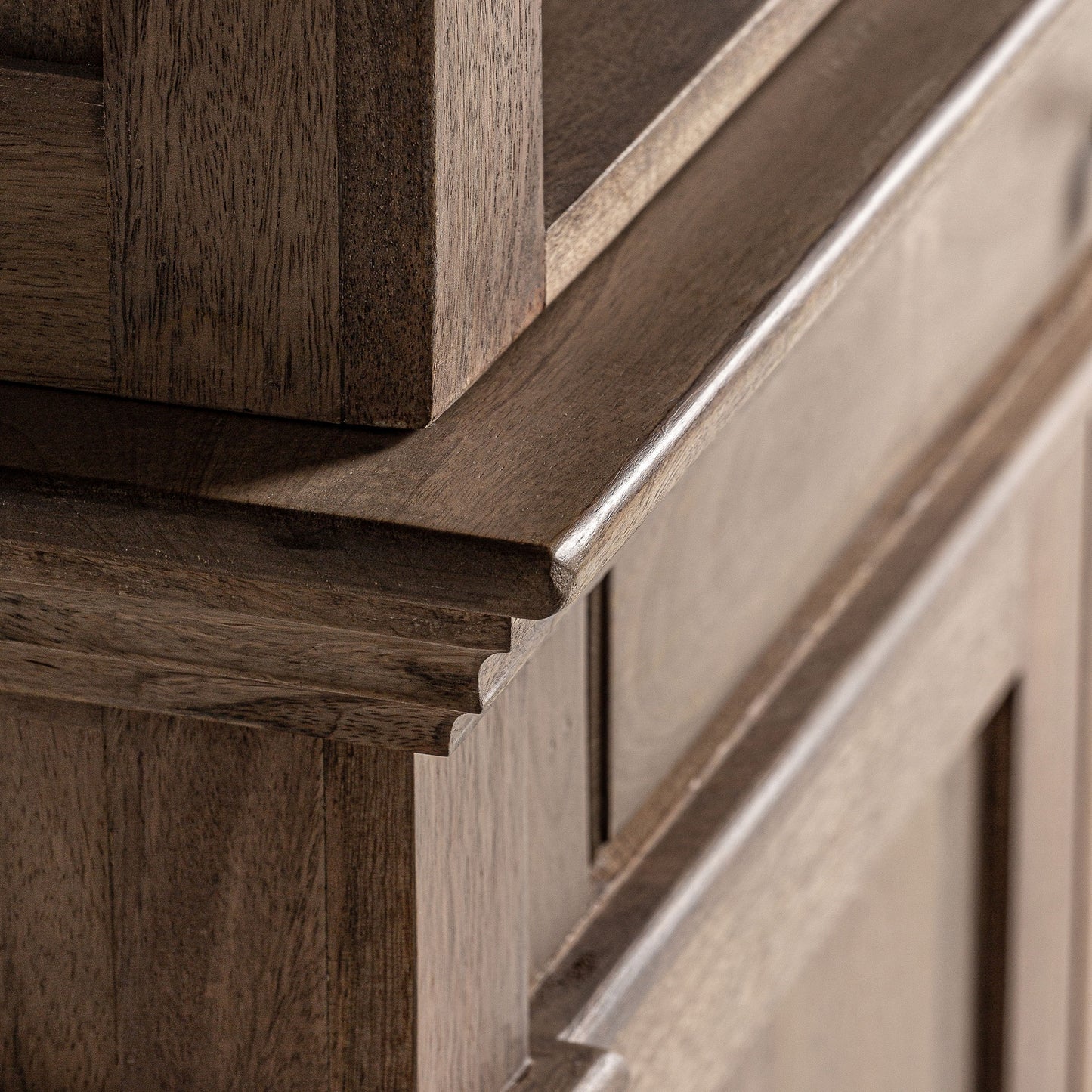 MANDERN BOOKCASE