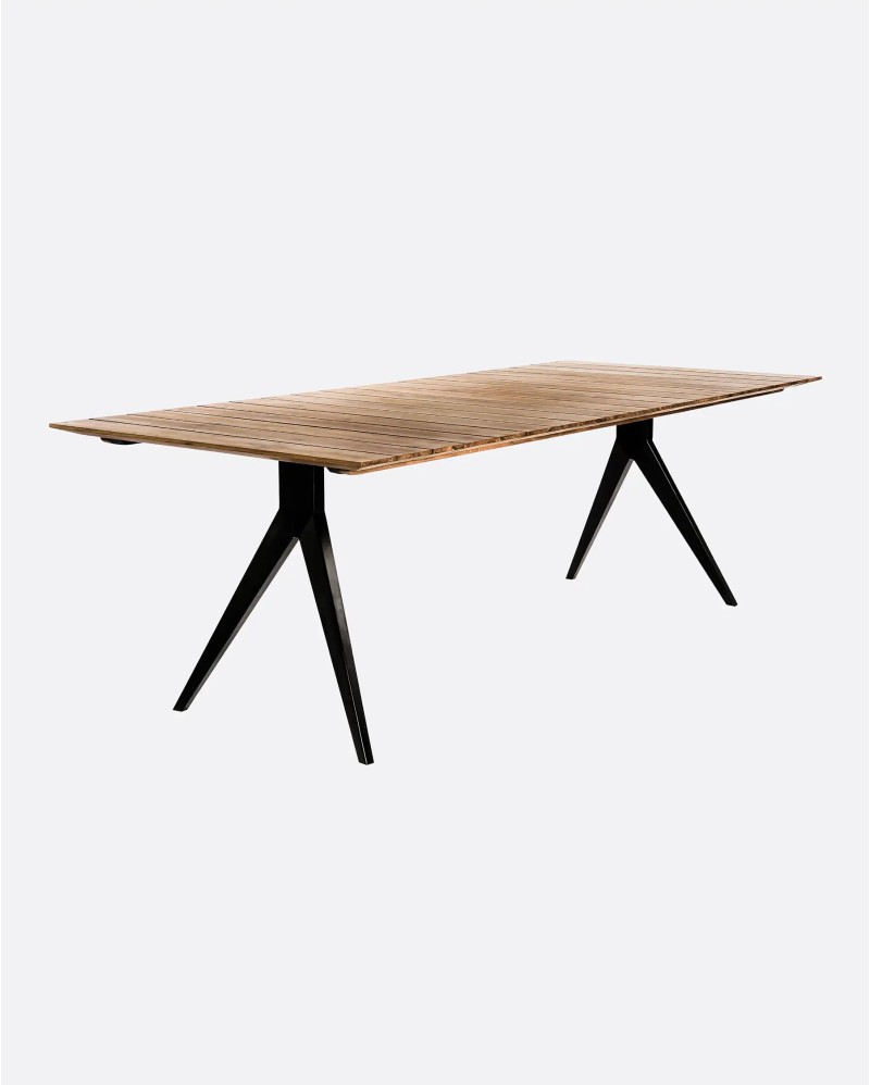 MAJESTI DINING TABLE