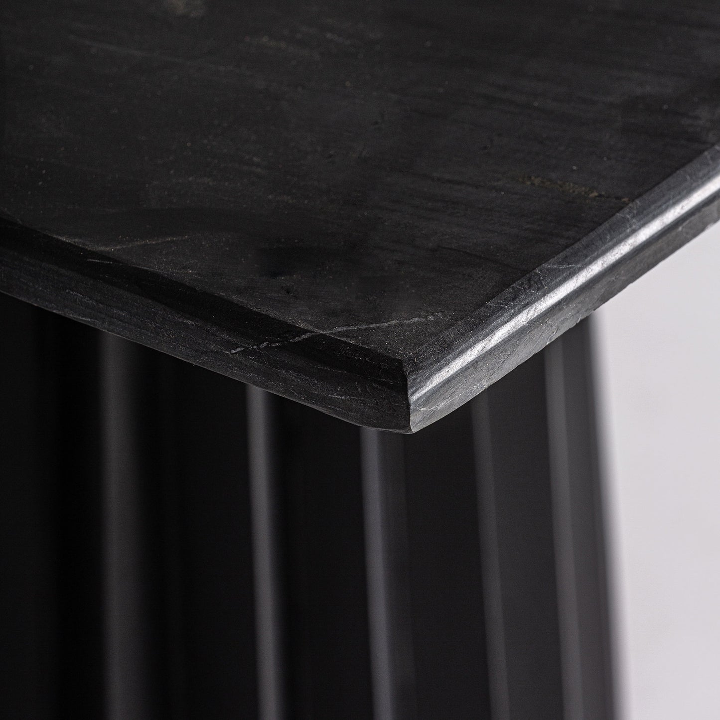 PLISSÉ MANGO WOOD BAR TABLE