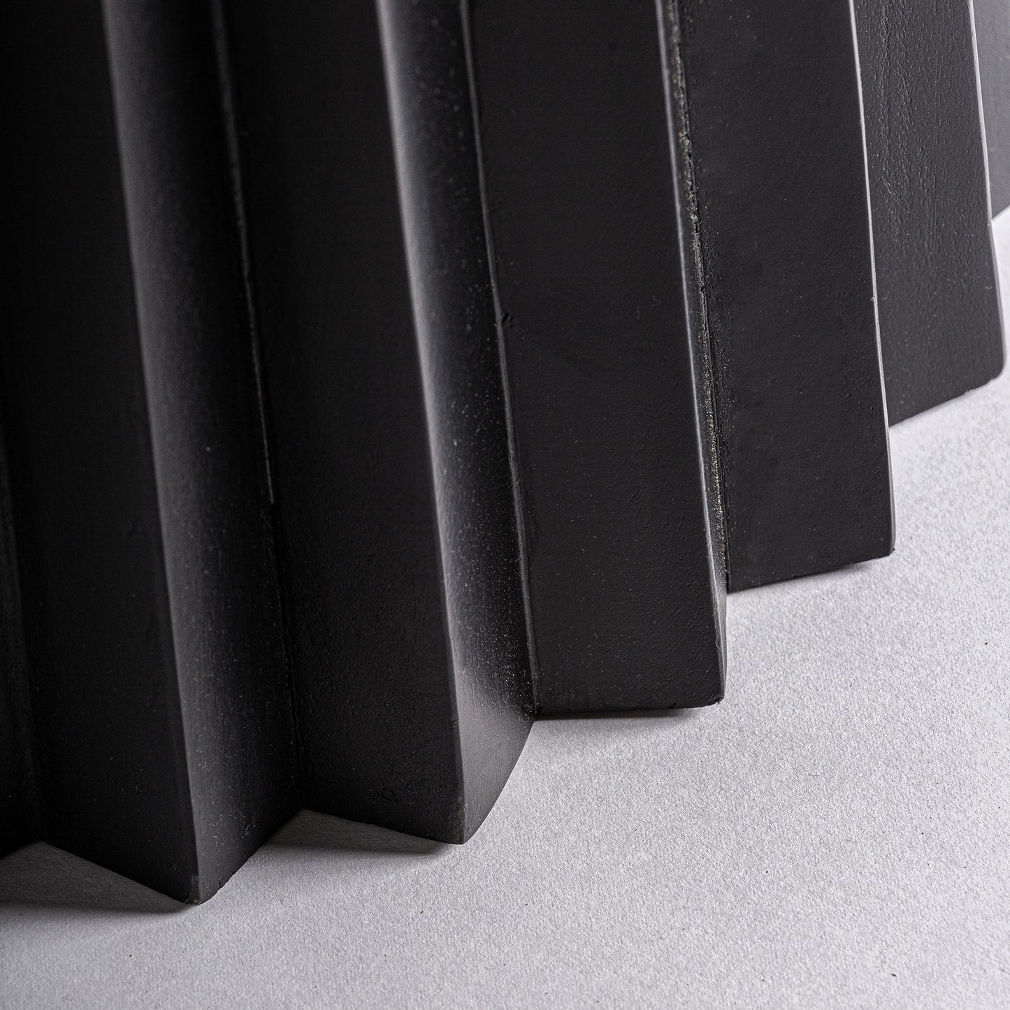 PLISSÉ MANGO WOOD BAR TABLE