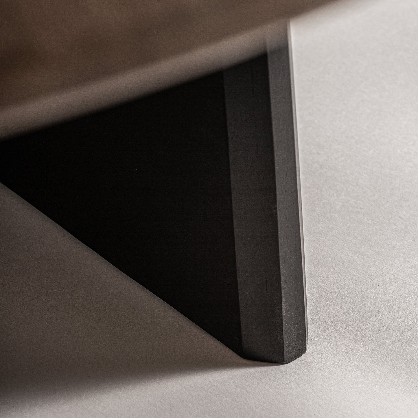 ARDOIX DINING TABLE