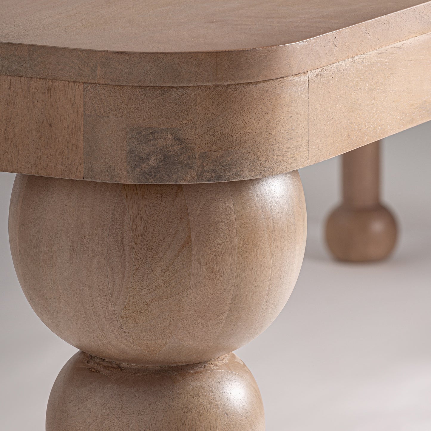 BOCKSBERG DINING TABLE