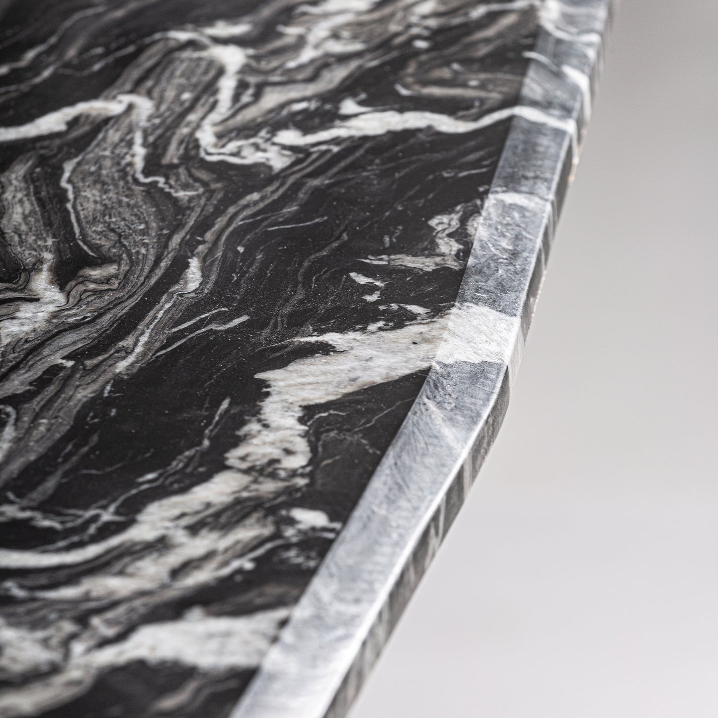 МАСА ЗА ТРАПЕЗАРИЯ ОТ МРАМОР GAUTBY