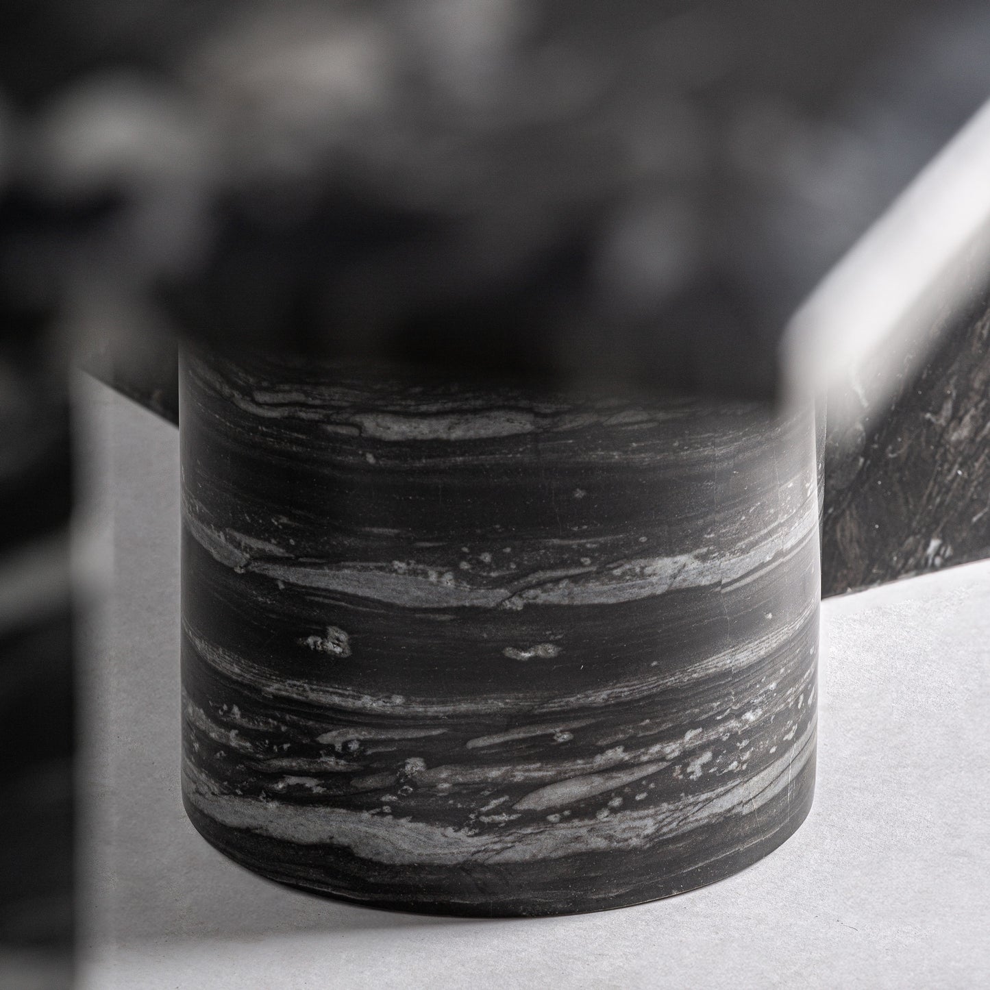 МАСА ЗА ТРАПЕЗАРИЯ ОТ МРАМОР GAUTBY