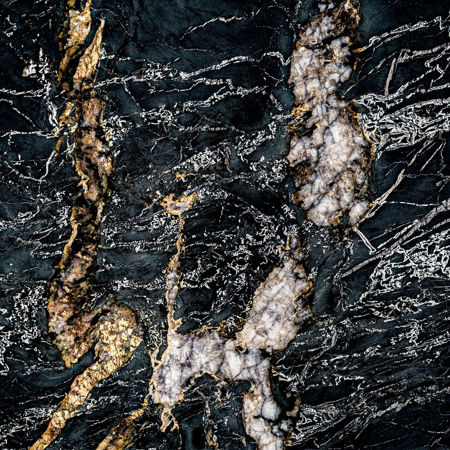 PLISSÉ WOOD DINING TABLE