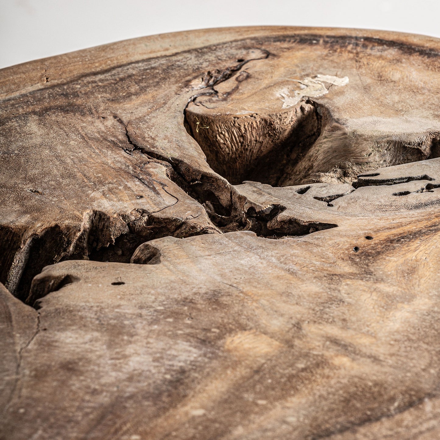 UNIQUE KHALED COFFEE TABLE