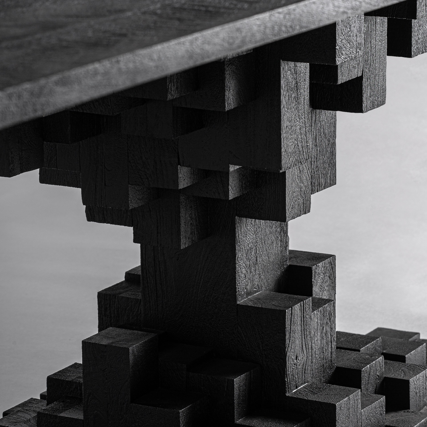 PÈTRIA DINING TABLE