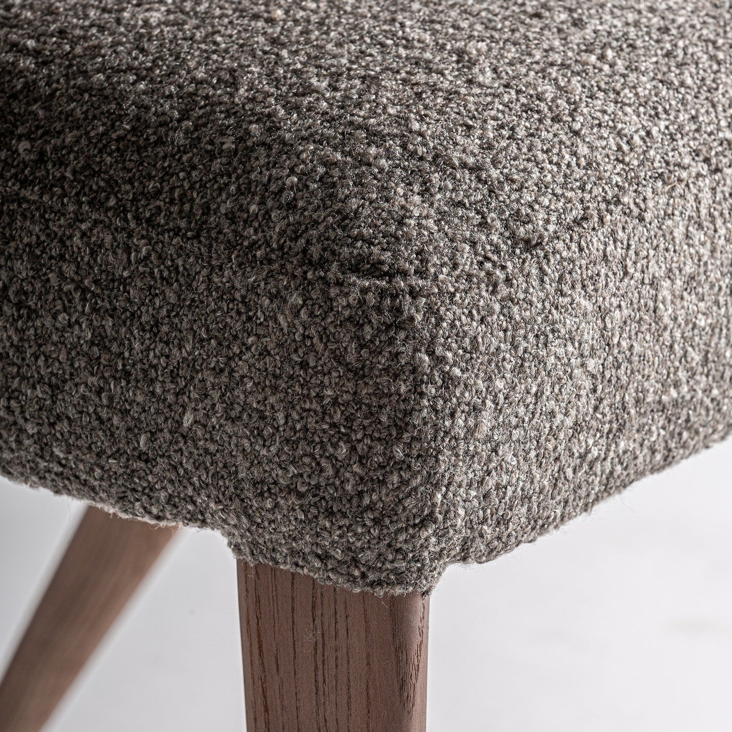 VENEY CHAIR
