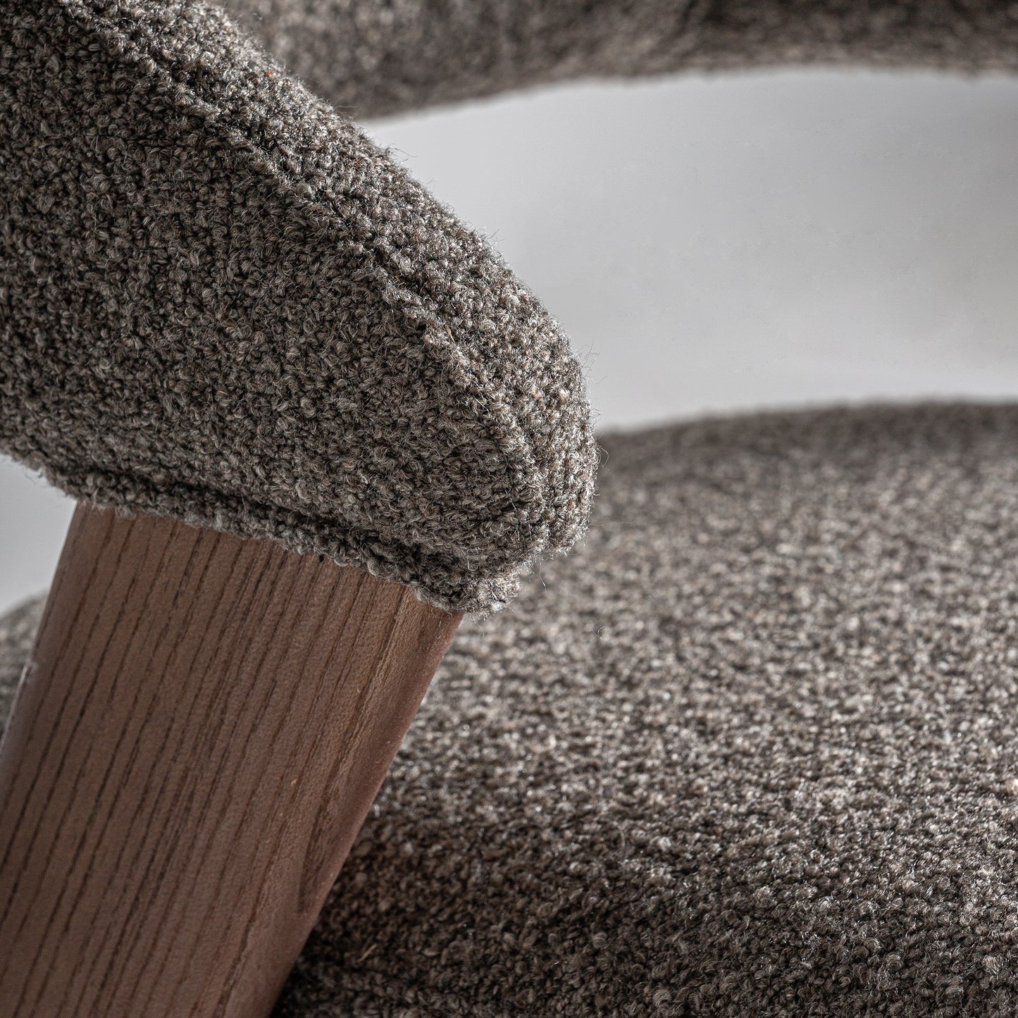 VENEY CHAIR
