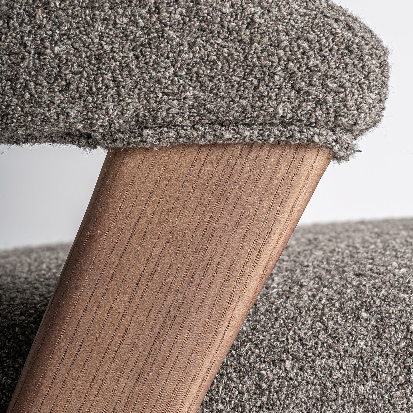 VENEY CHAIR