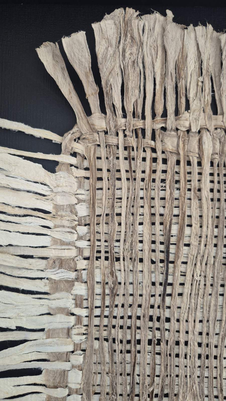 КАРТИНА ОТ ЧЕРНА ЮТА ГЕОМЕТРИЯ 70 см